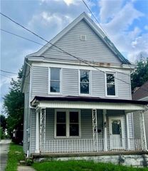 5 Hacker Ave, Jeannette, PA 15644