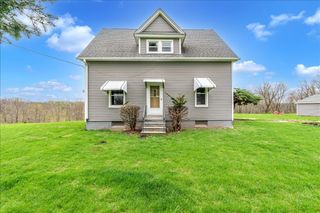 8850 Ridgewood Road, Rock Island, IL 61201