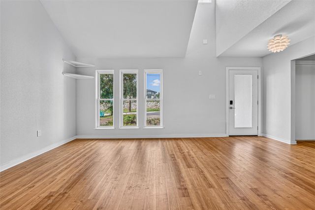 19110 Hornsby LN, Spicewood, TX 78669