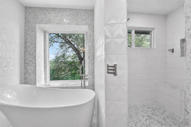 19110 Hornsby LN, Spicewood, TX 78669