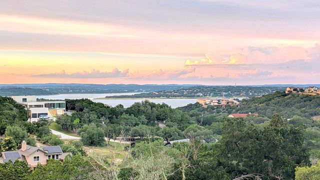 19110 Hornsby LN, Spicewood, TX 78669