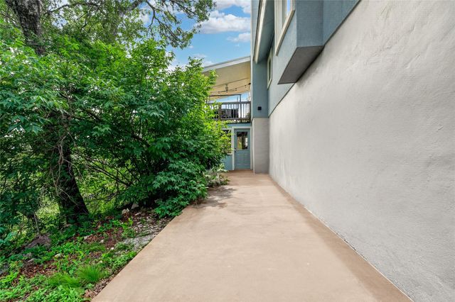 19110 Hornsby LN, Spicewood, TX 78669