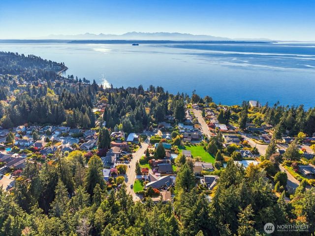 7011 165th Place SW, Edmonds, WA 98026