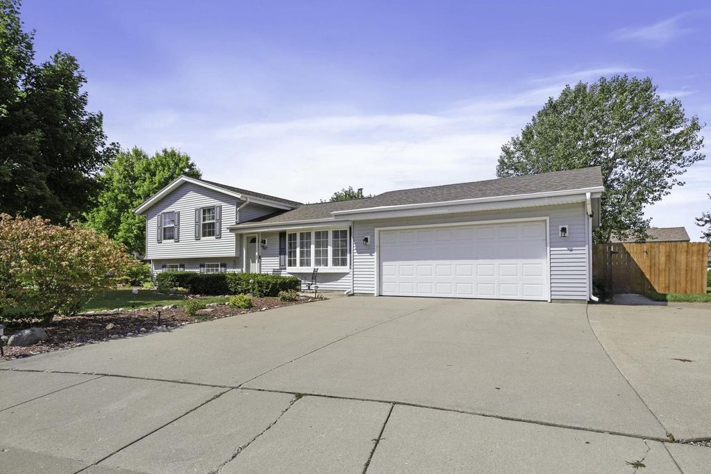 1407 Cleveland COURT, Hartford, WI 53027