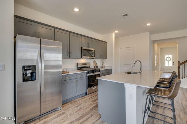 180 Tanasqui Drive, Johnson City, TN 37604