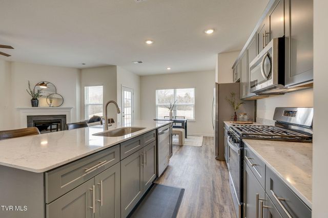 180 Tanasqui Drive, Johnson City, TN 37604