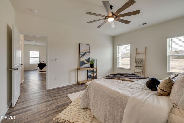 180 Tanasqui Drive, Johnson City, TN 37604