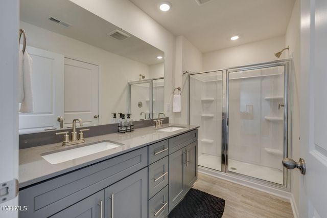 180 Tanasqui Drive, Johnson City, TN 37604