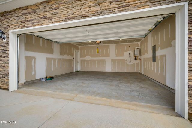 180 Tanasqui Drive, Johnson City, TN 37604