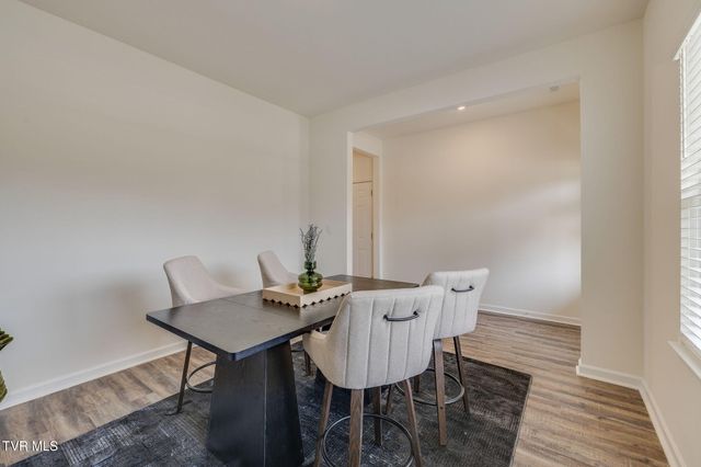 180 Tanasqui Drive, Johnson City, TN 37604