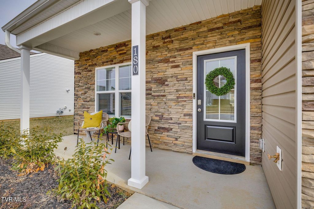 180 Tanasqui Drive, Johnson City, TN 37604