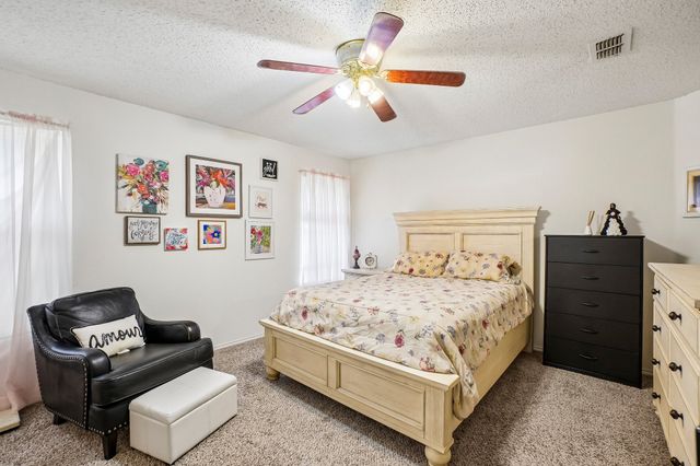 659 Pondview Drive, Cedar Hill, TX 75104
