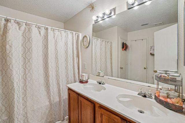 659 Pondview Drive, Cedar Hill, TX 75104