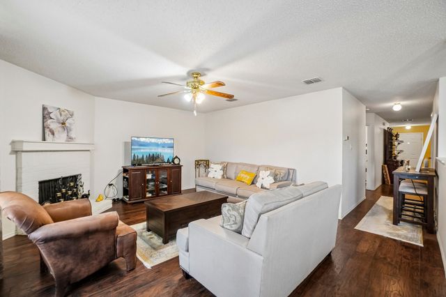 659 Pondview Drive, Cedar Hill, TX 75104