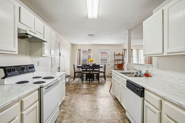 659 Pondview Drive, Cedar Hill, TX 75104