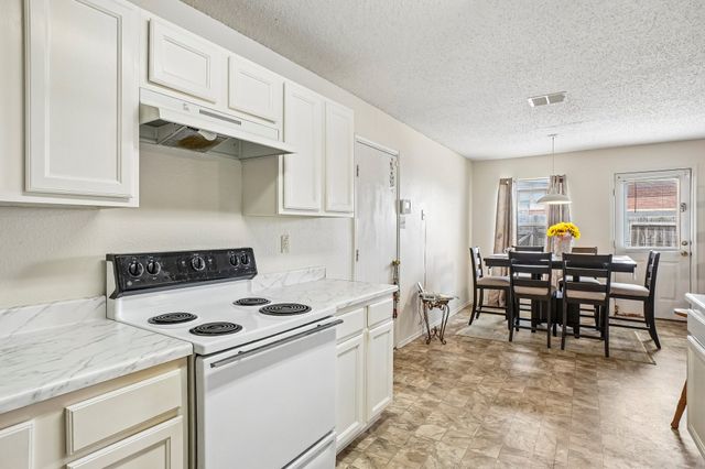 659 Pondview Drive, Cedar Hill, TX 75104