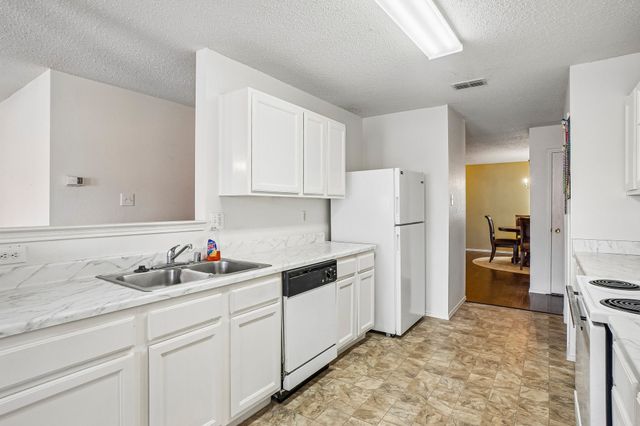 659 Pondview Drive, Cedar Hill, TX 75104