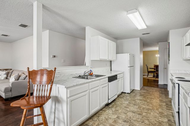 659 Pondview Drive, Cedar Hill, TX 75104