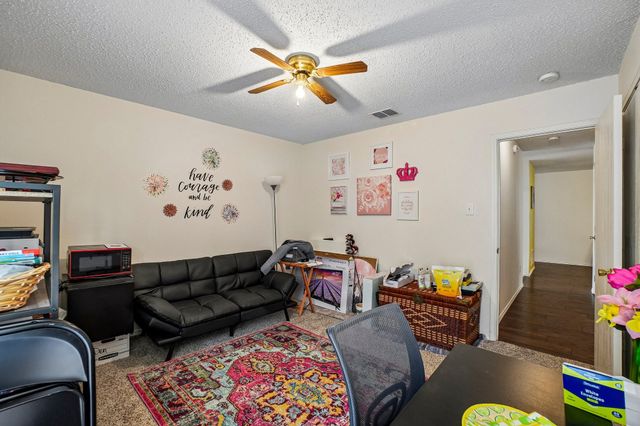 659 Pondview Drive, Cedar Hill, TX 75104