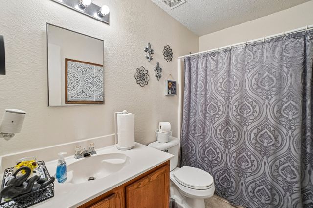 659 Pondview Drive, Cedar Hill, TX 75104