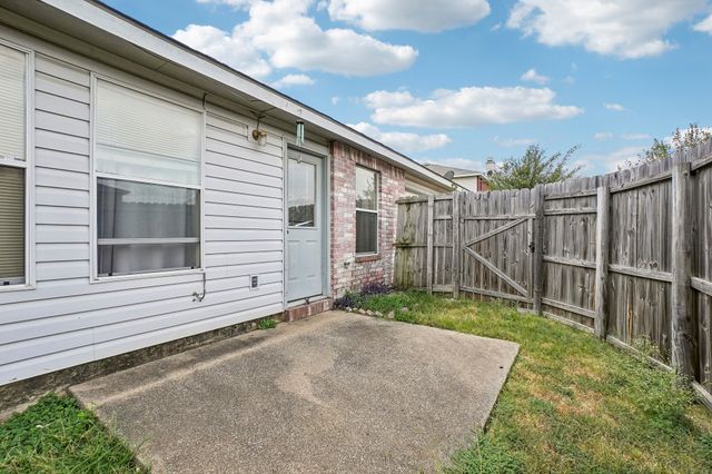 659 Pondview Drive, Cedar Hill, TX 75104