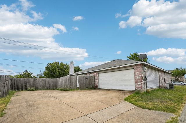 659 Pondview Drive, Cedar Hill, TX 75104