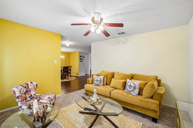 659 Pondview Drive, Cedar Hill, TX 75104