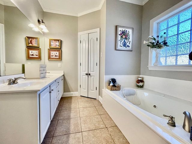 169 Tigerlily Dr, Houma, LA 70360