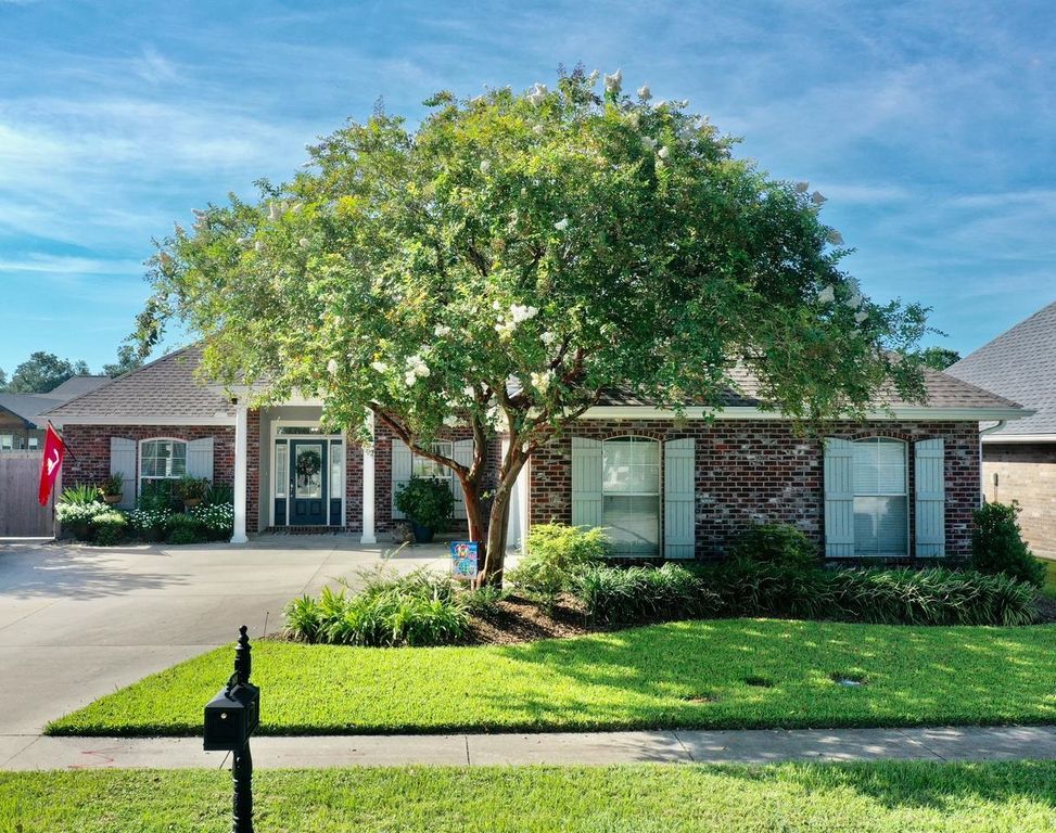 169 Tigerlily Dr, Houma, LA 70360