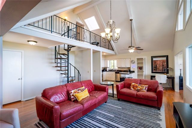 172 N Bluff Road, Eureka Springs, AR 72631