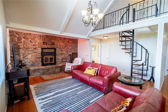172 N Bluff Road, Eureka Springs, AR 72631