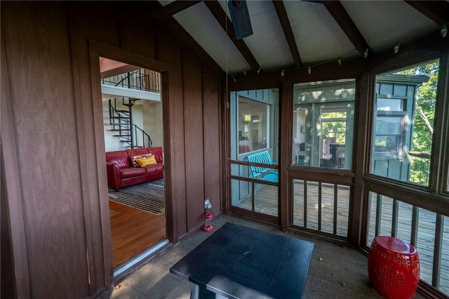 172 N Bluff Road, Eureka Springs, AR 72631