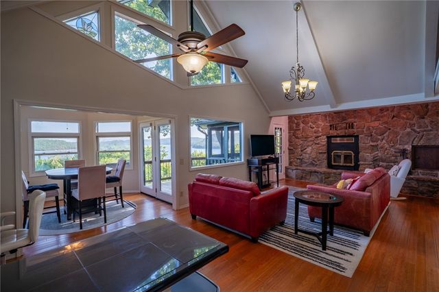 172 N Bluff Road, Eureka Springs, AR 72631