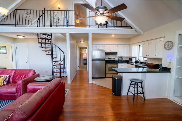 172 N Bluff Road, Eureka Springs, AR 72631