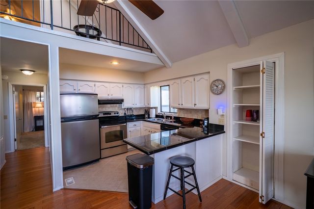 172 N Bluff Road, Eureka Springs, AR 72631