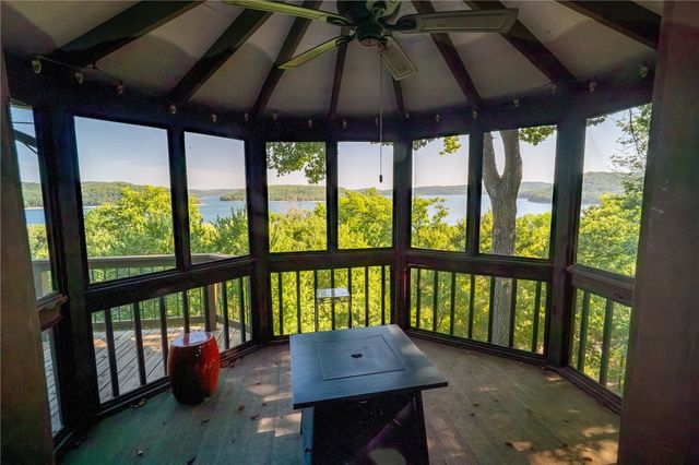 172 N Bluff Road, Eureka Springs, AR 72631