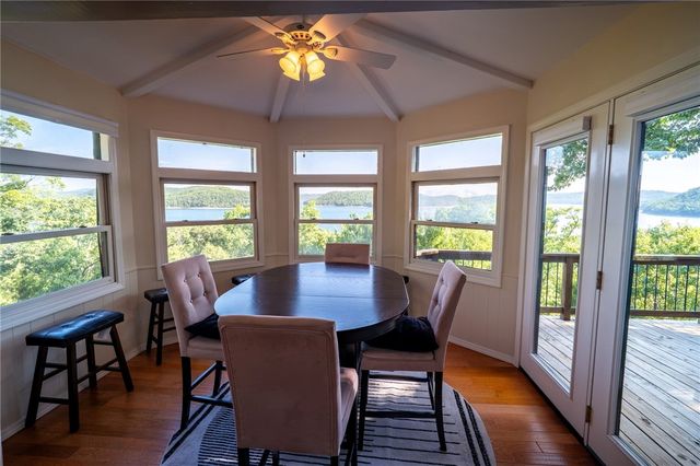 172 N Bluff Road, Eureka Springs, AR 72631