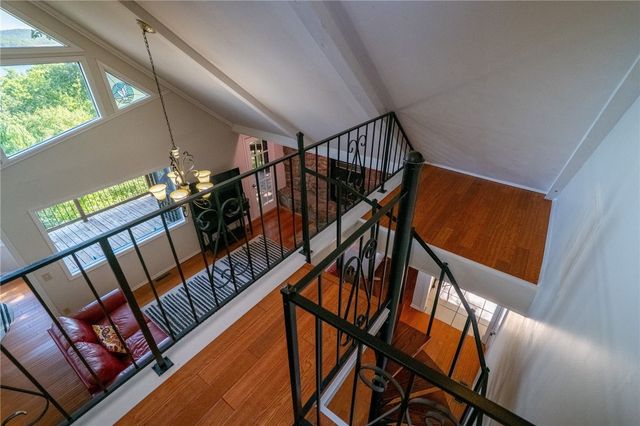 172 N Bluff Road, Eureka Springs, AR 72631