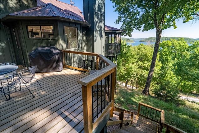 172 N Bluff Road, Eureka Springs, AR 72631