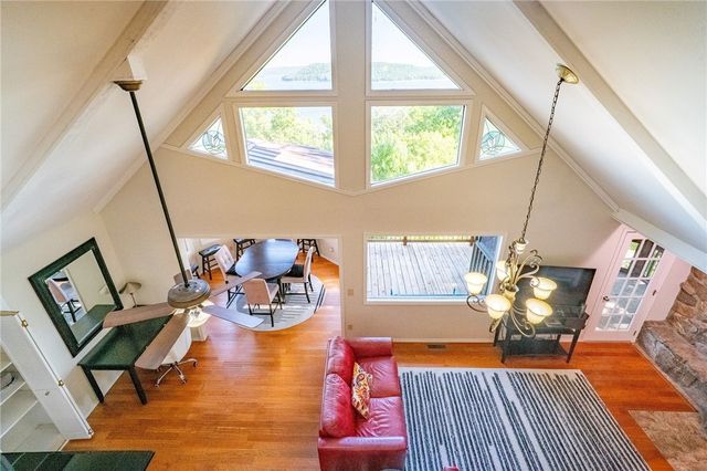 172 N Bluff Road, Eureka Springs, AR 72631