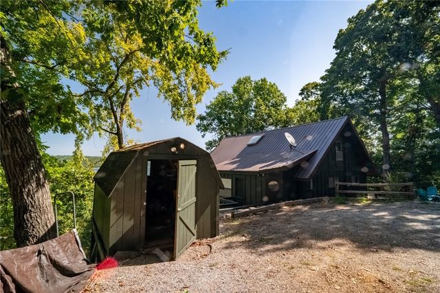 172 N Bluff Road, Eureka Springs, AR 72631
