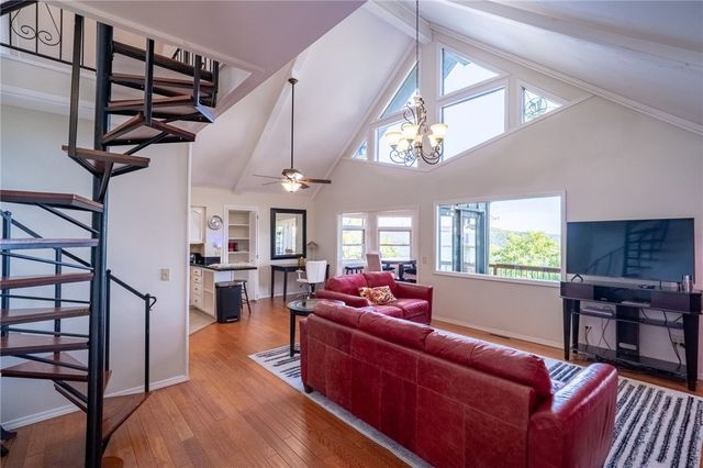 172 N Bluff Road, Eureka Springs, AR 72631