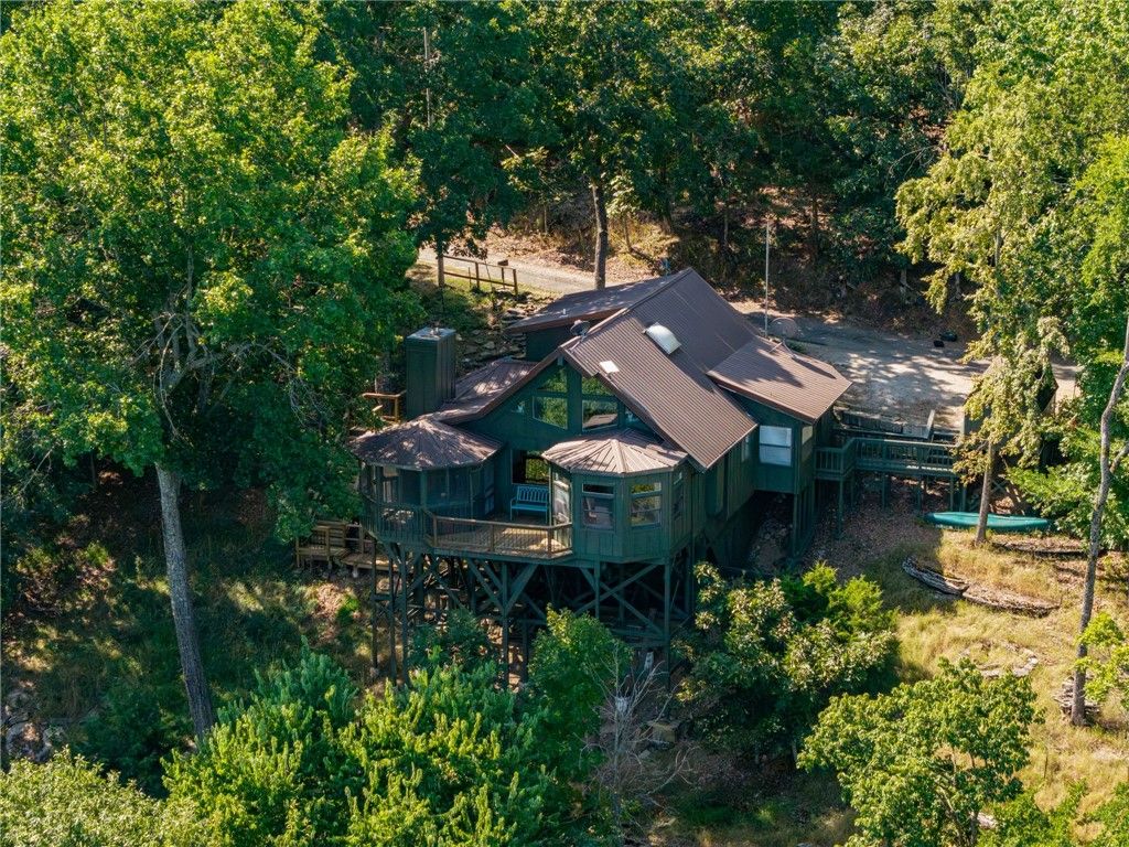 172 N Bluff Road, Eureka Springs, AR 72631