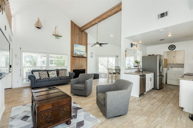 13827 Pirates Beach Boulevard, Galveston, TX 77554