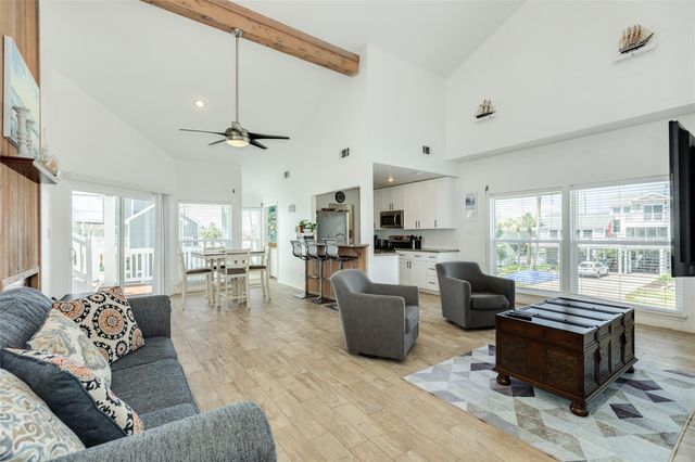 13827 Pirates Beach Boulevard, Galveston, TX 77554