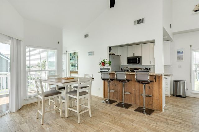 13827 Pirates Beach Boulevard, Galveston, TX 77554