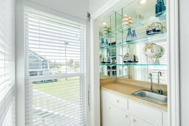 13827 Pirates Beach Boulevard, Galveston, TX 77554