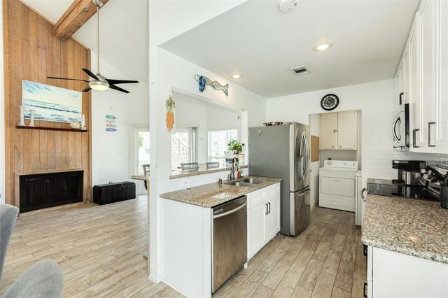 13827 Pirates Beach Boulevard, Galveston, TX 77554