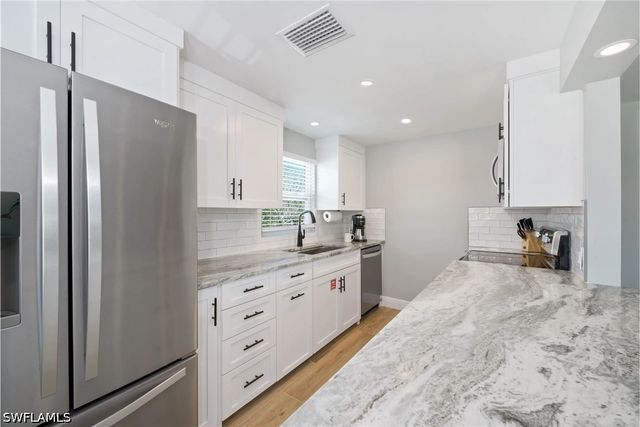 210 Dakota AVE, Fort Myers Beach, FL 33931