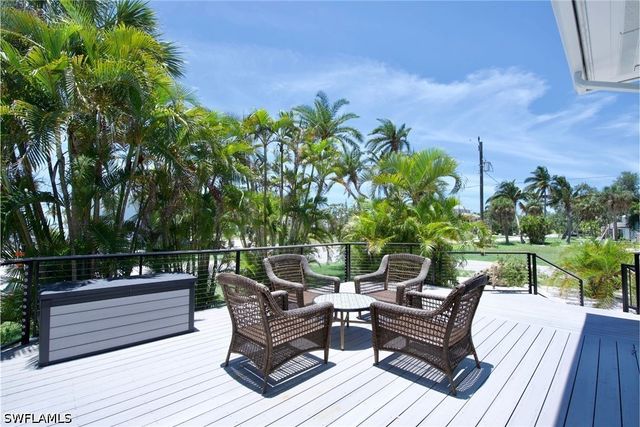 210 Dakota AVE, Fort Myers Beach, FL 33931